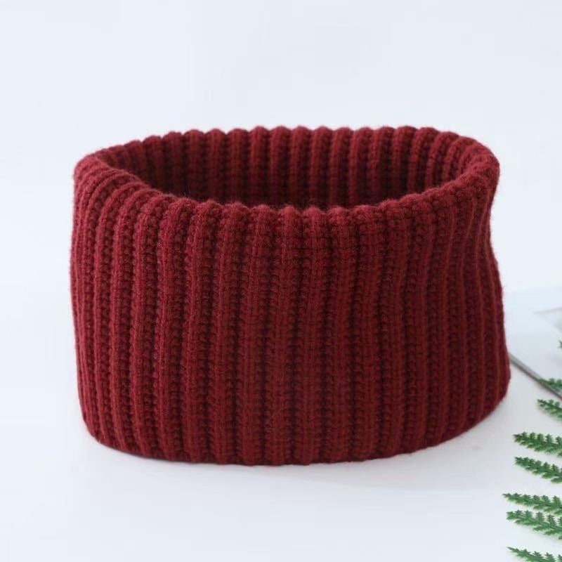 Knitted neck warmer made of wool