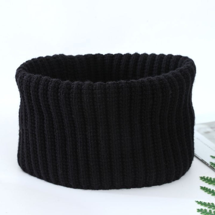 Knitted neck warmer made of wool