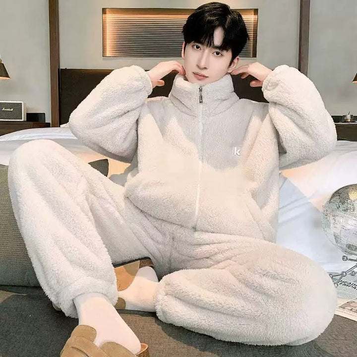 Warmer men's pajamas made of coral fleece