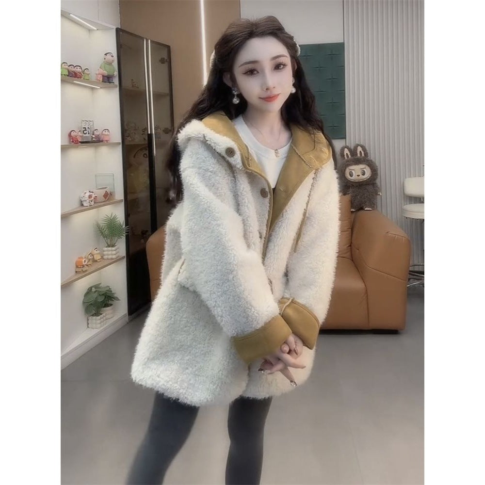 Loose women's coat with hood and lambskin look