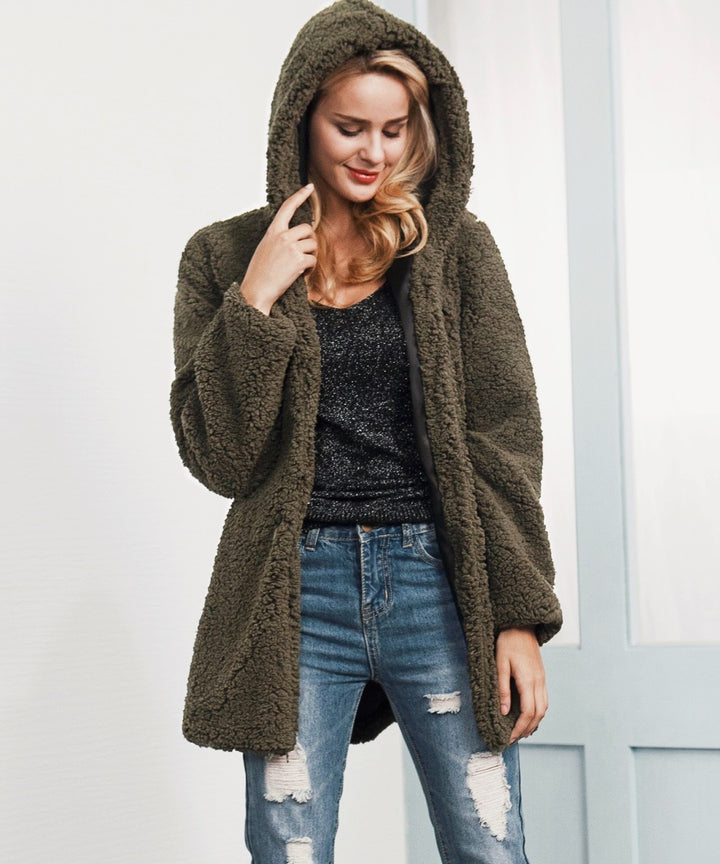 Long women's winter coat with hood in teddy look