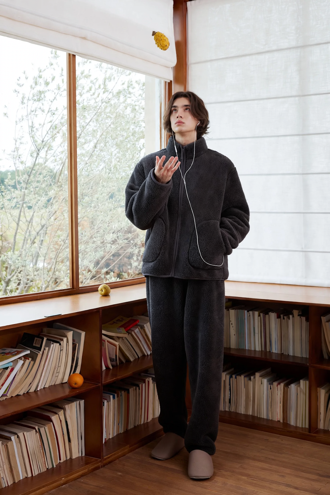 Men's house suit with stand-up collar and zipper