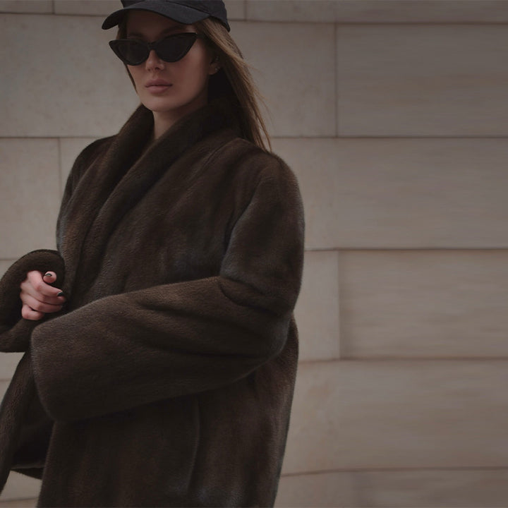 Loose women's faux fur coat in brown