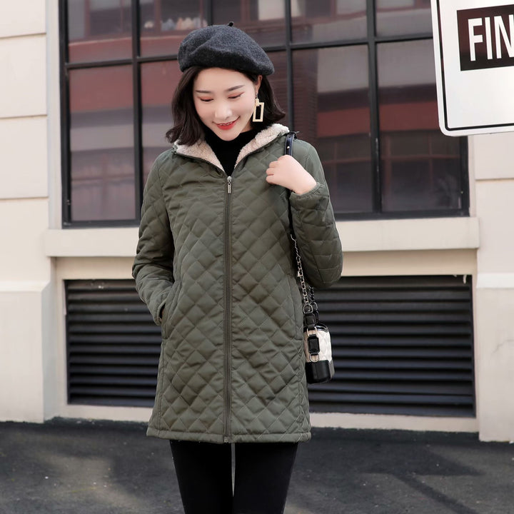 Women's quilted coat with hood and lambskin look