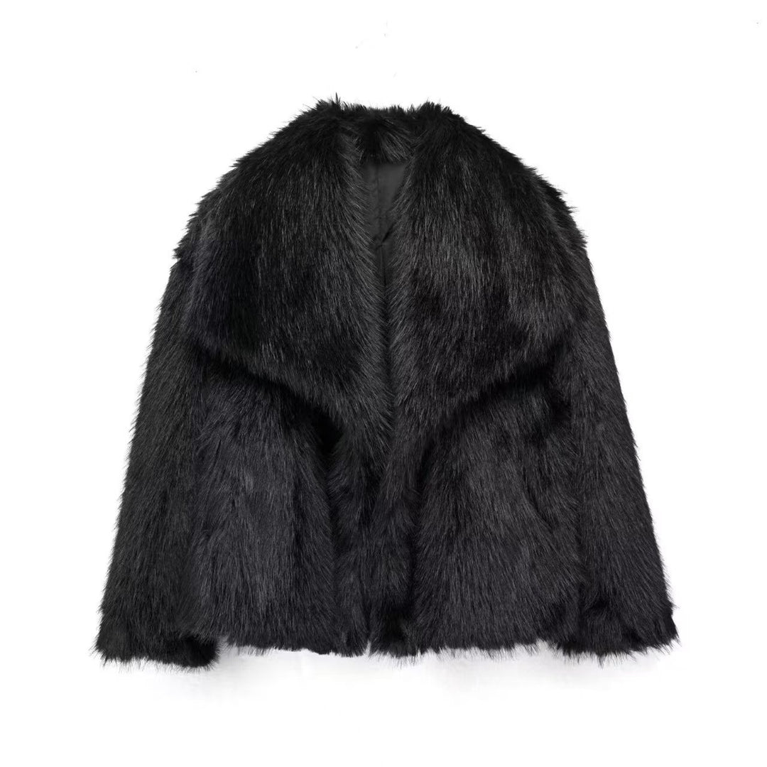 Fashionable coat with large faux fur lapel