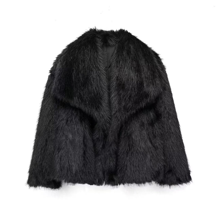 Fashionable coat with large faux fur lapel