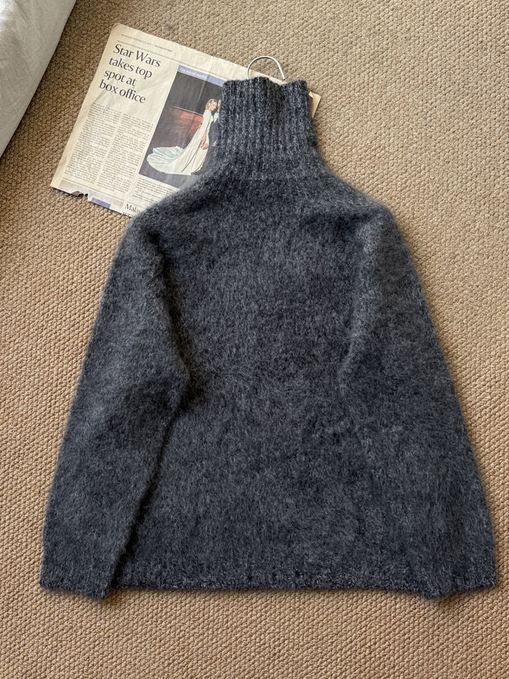 Women's turtleneck sweater made of 100% sheep wool, loose