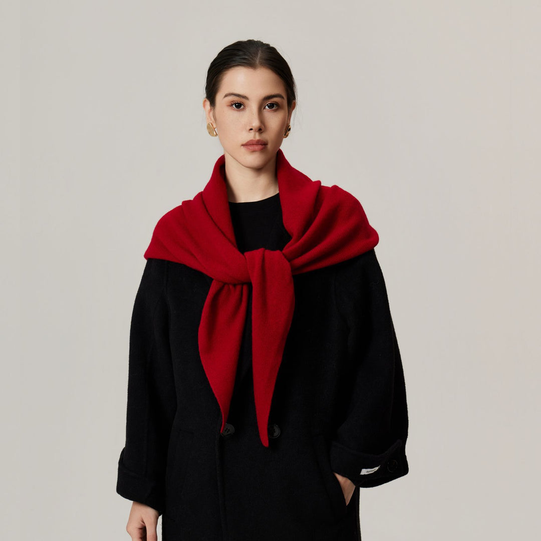 Triangle scarf made of 100% wool, elegant and warming
