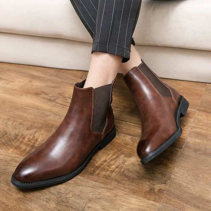 Fashionable men's Chelsea boots, pointed