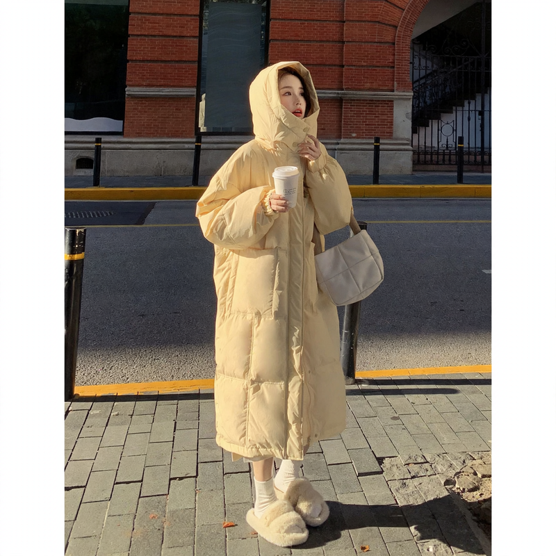 Mid-length, lined women's coat, knee-length