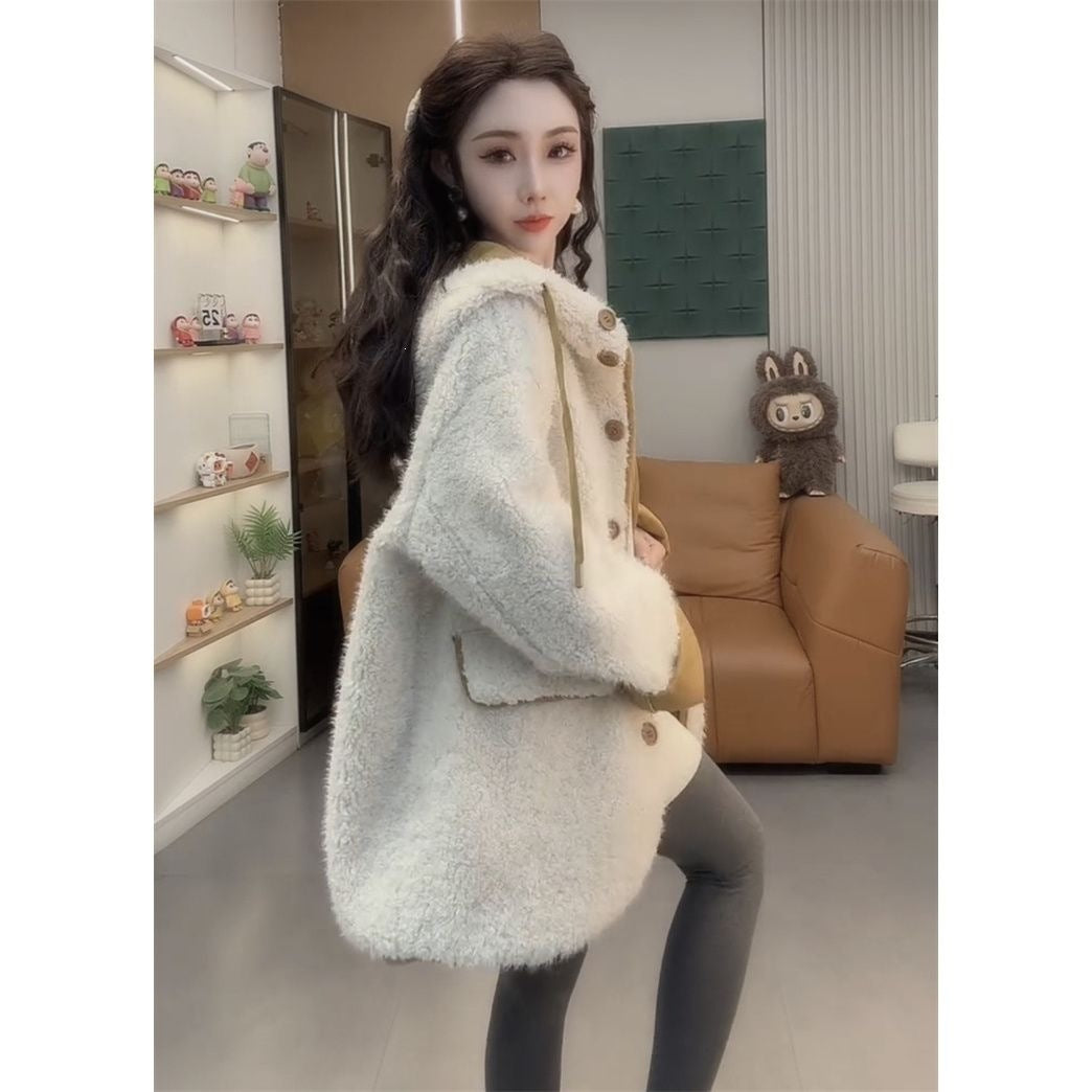 Loose women's coat with hood and lambskin look