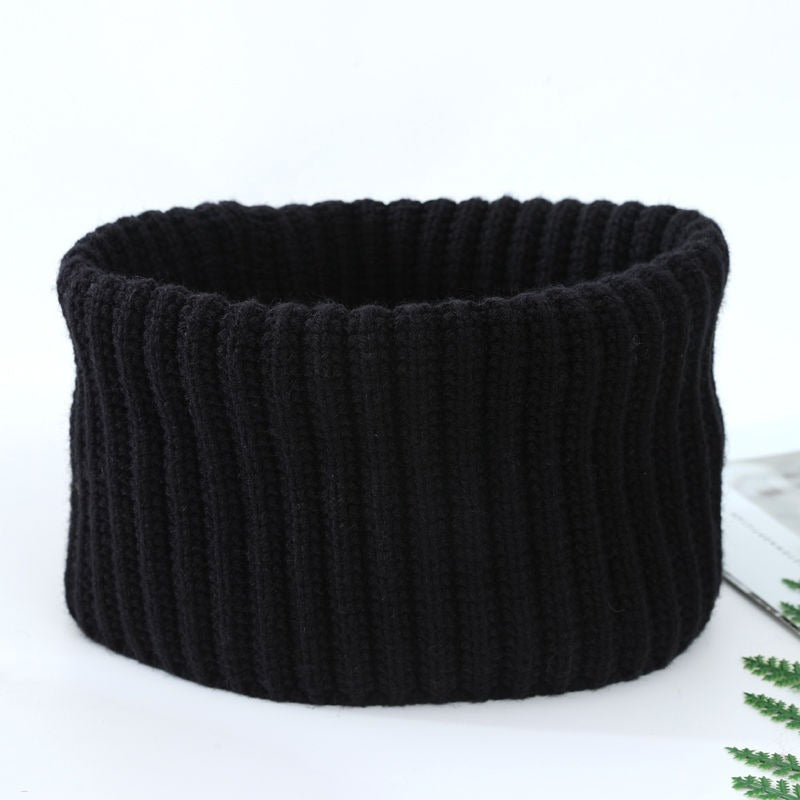 Knitted neck warmer made of wool