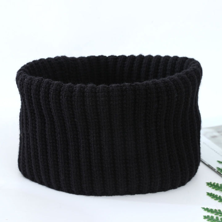 Knitted neck warmer made of wool