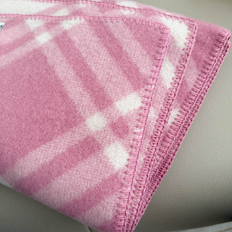 Wool scarf with geometric pattern
