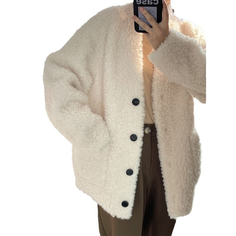 Women's coat made of 100% lamb wool with V-neck