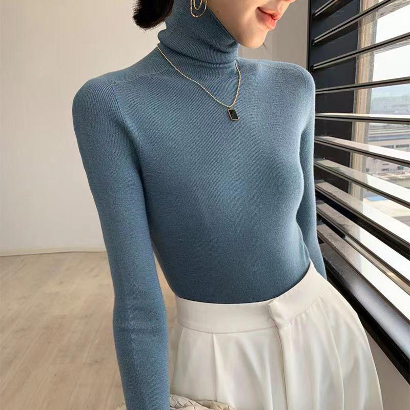 Narrow cut turtleneck knit sweater