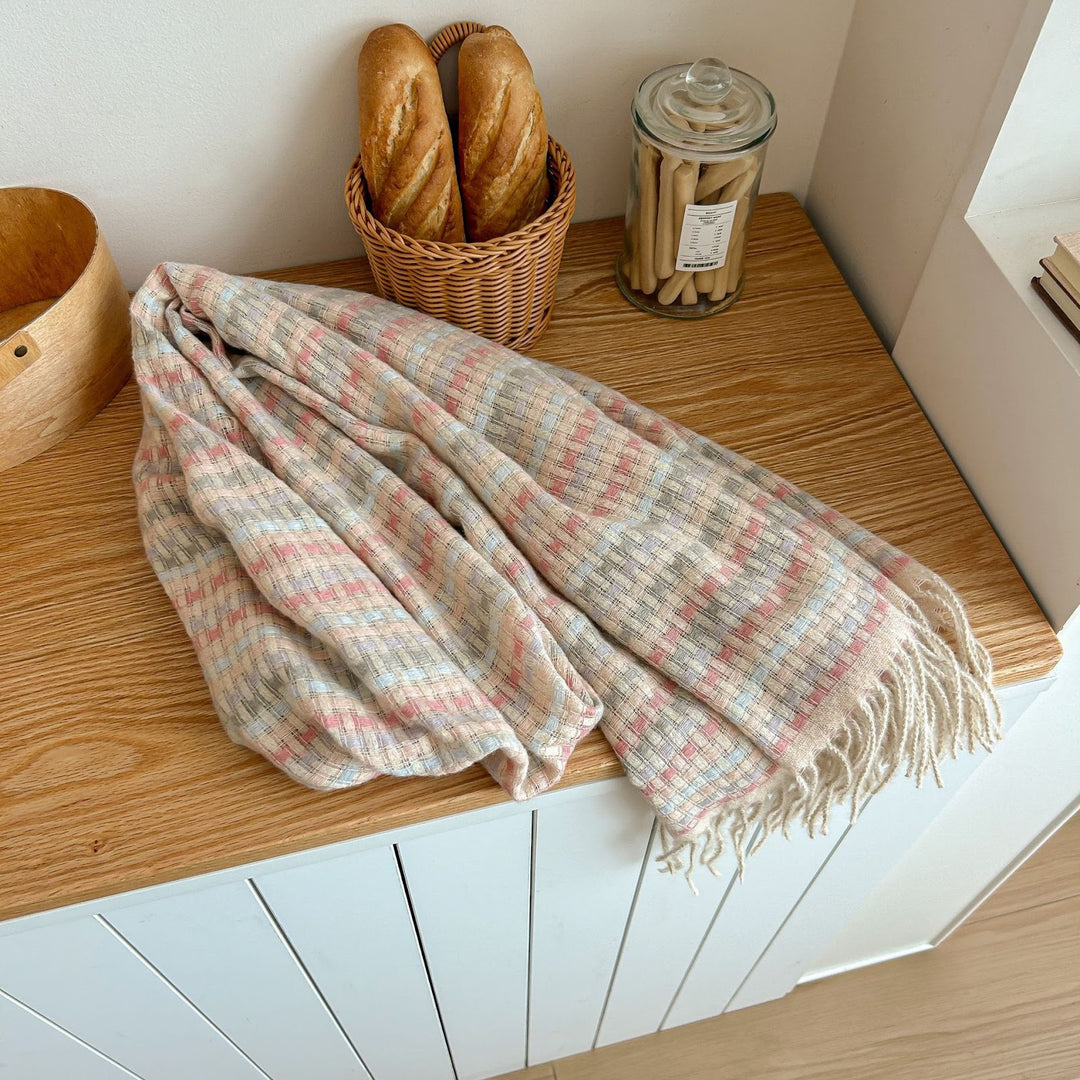Thick checkered scarf in mohair look