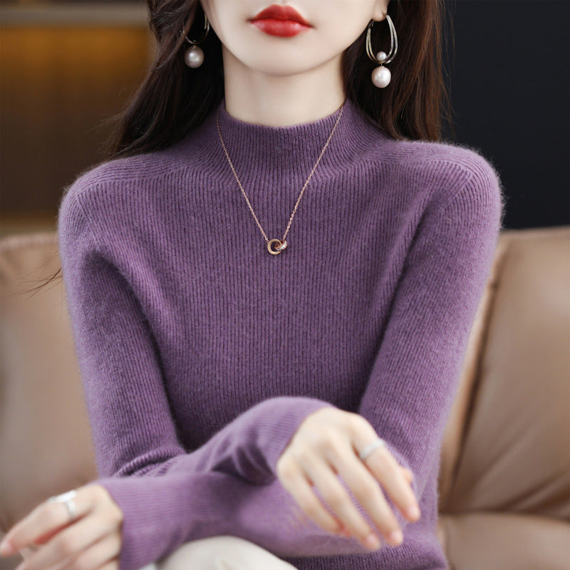 Seamless women's sweater made of 100% wool, close-fitting