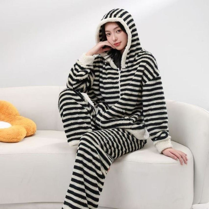 Women's house suit made of lined coral fleece, warm with zipper