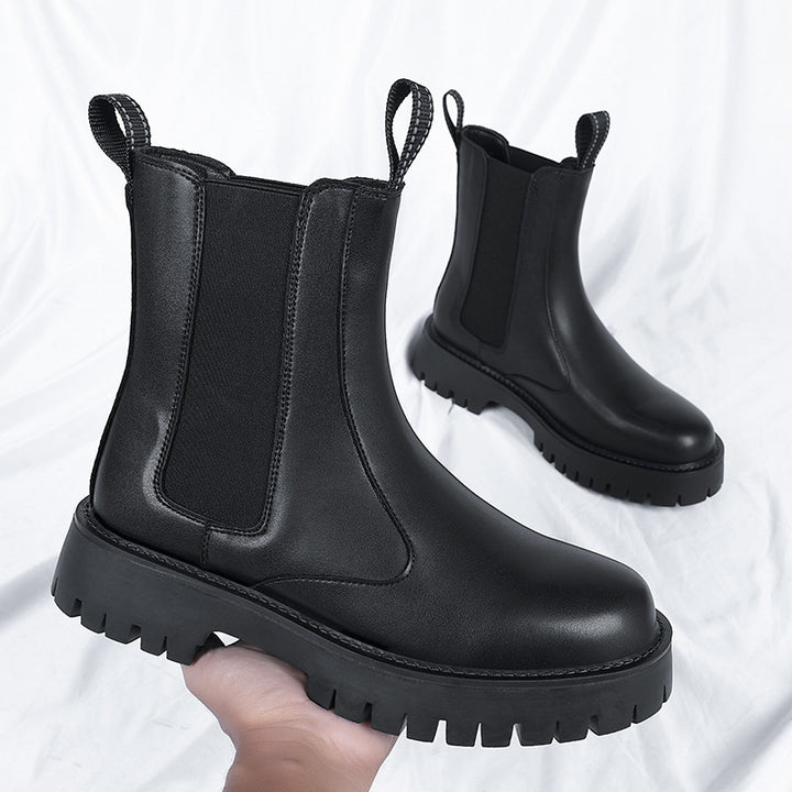 Robust Chelsea boots with platform sole