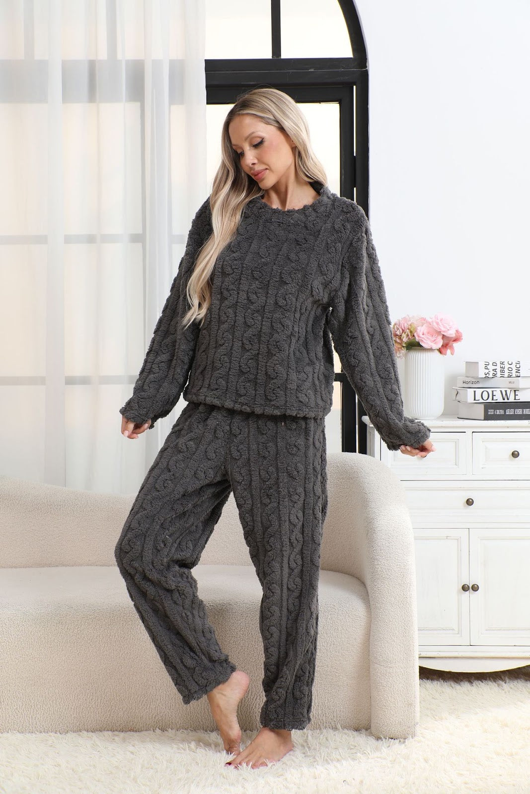 Women's flannel pajamas set, simple and modern