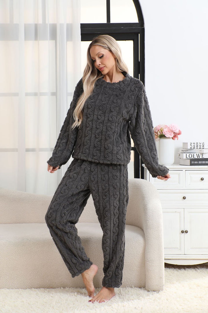Women's flannel pajamas set, simple and modern