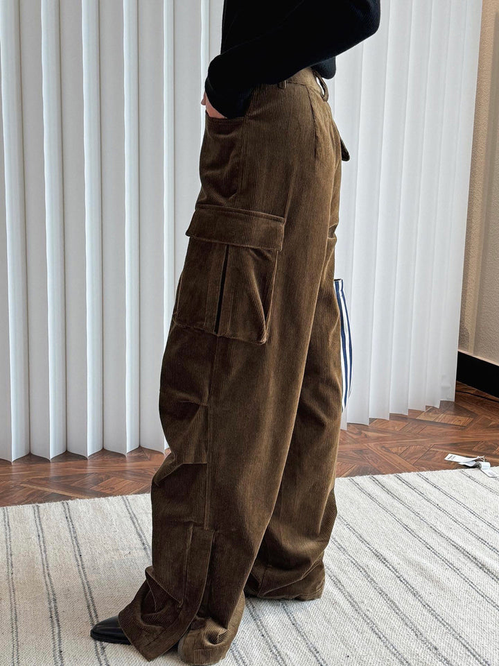 Women’s corduroy pants, wide cut, cargo pockets