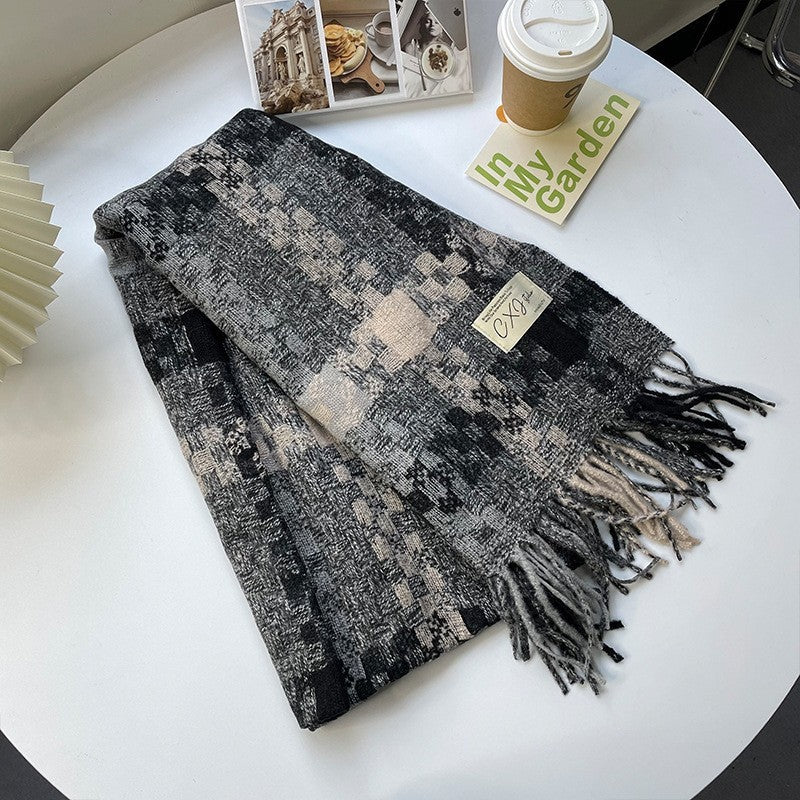 Knitted winter scarf with bear motif
