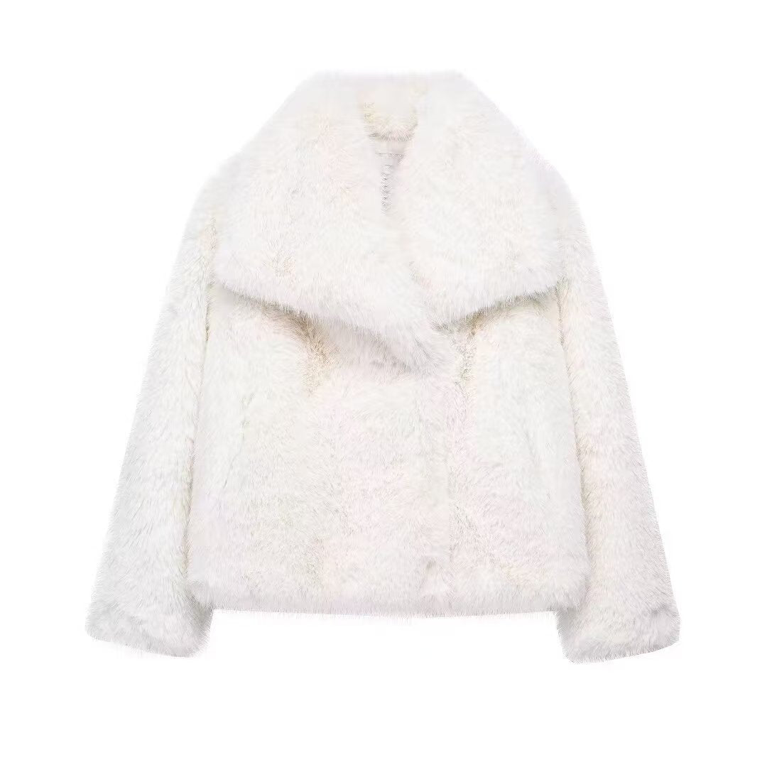 Fashionable coat with large faux fur lapel