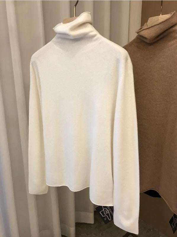 Women’s wool pullover with stand-up collar