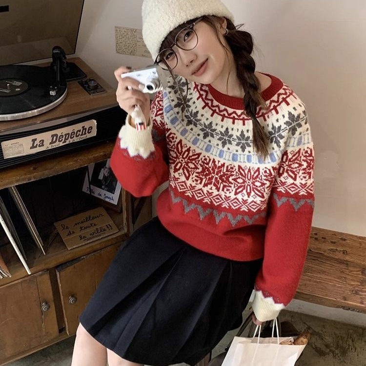 Women's knitted pullover with Fair Isle pattern and snowflakes
