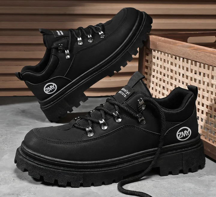 Robust men's winter boots with warm lining