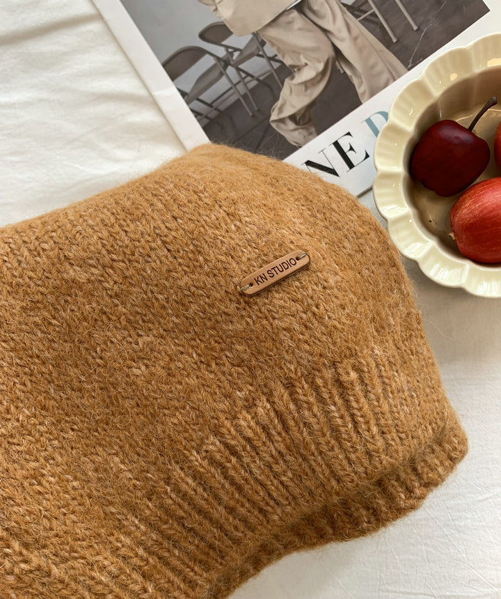Soft scarf with alpaca wool content and leather label