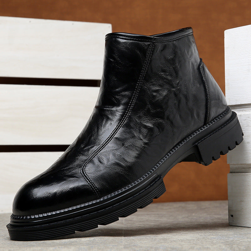 Robust men's leather boots in vintage style