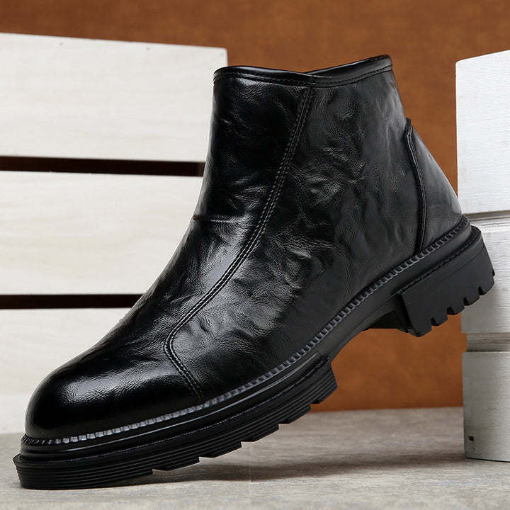 Robust men's leather boots in vintage style