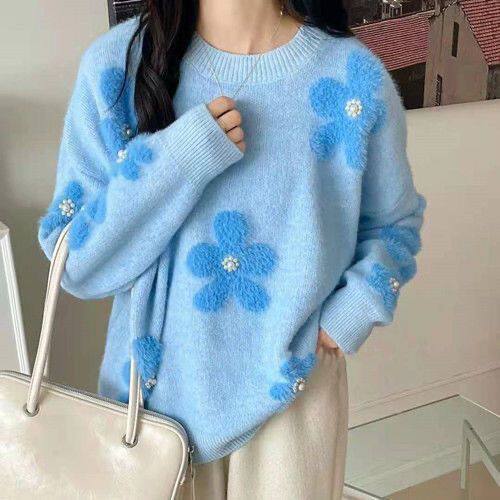 Women's knitted pullover with floral pattern and pearl trim