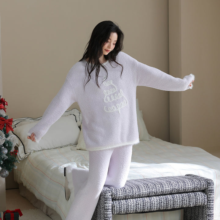 Ladies' house suit made of soft plush