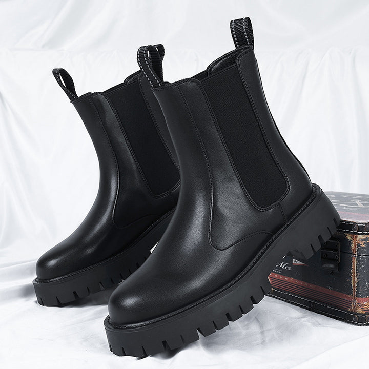 Robust Chelsea boots with platform sole