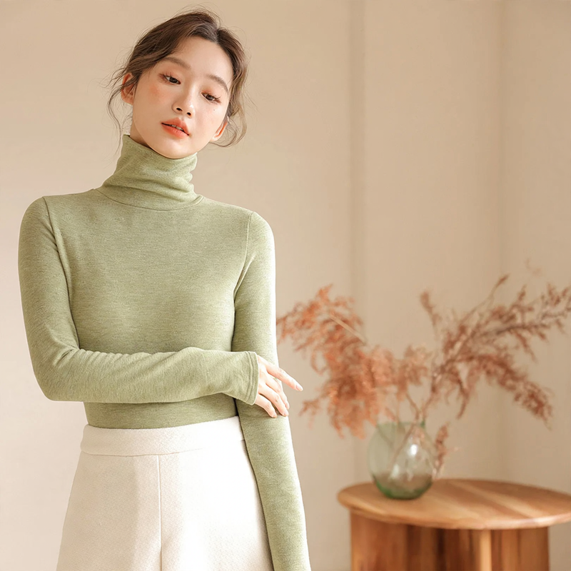 Ladies long sleeve shirt, lined, with round neckline