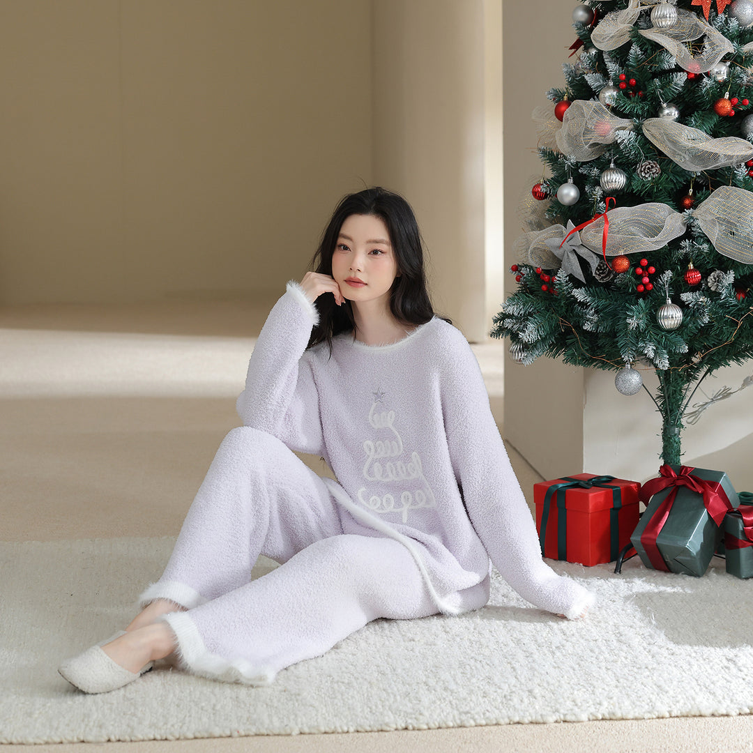 Ladies' house suit made of soft plush