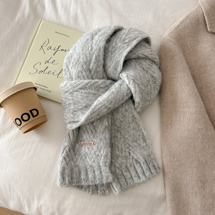 Knitted scarf made of alpaca wool blend