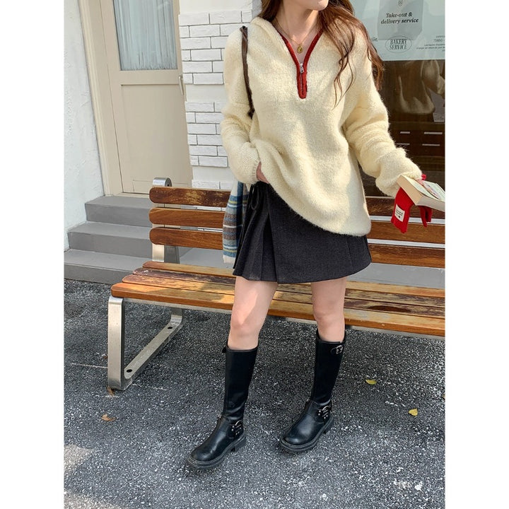 Casual sweater with zipper and fleece look