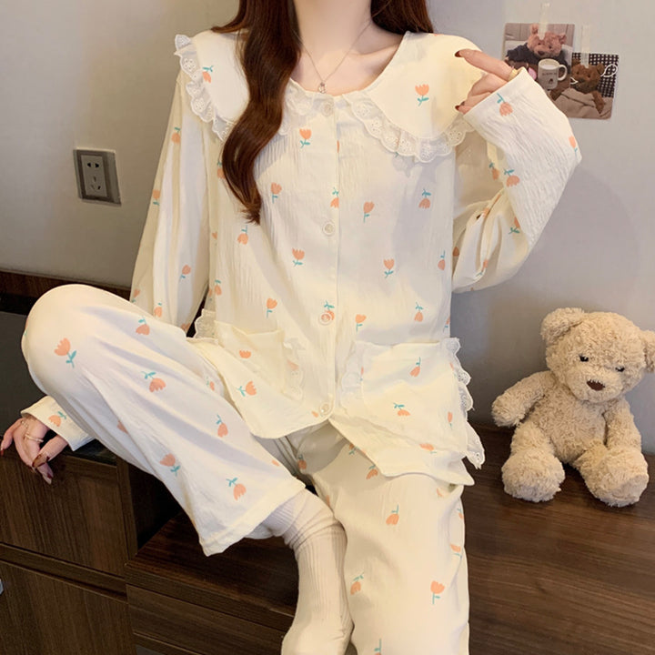 Women's pajamas, long, with lace collar