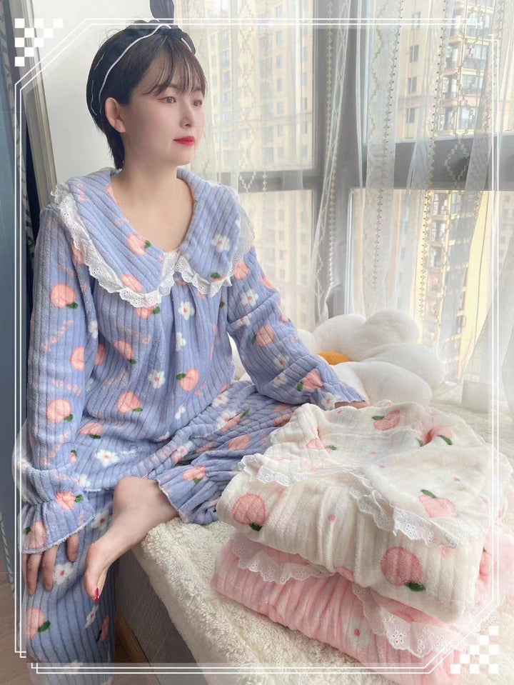 Women's house suit made of flannel, long and warm