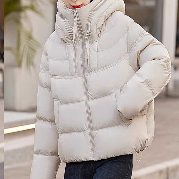 Short women's down coat with duck down