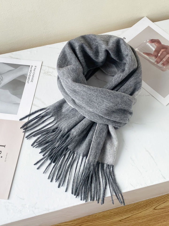 Checkered wool scarf with fringes, 188x30 cm
