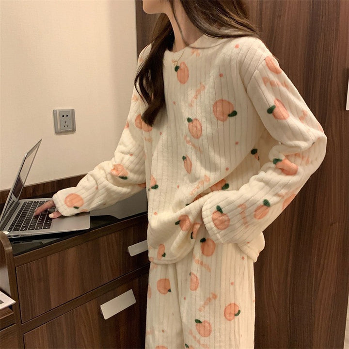 Women's house suit made of flannel, long and warm