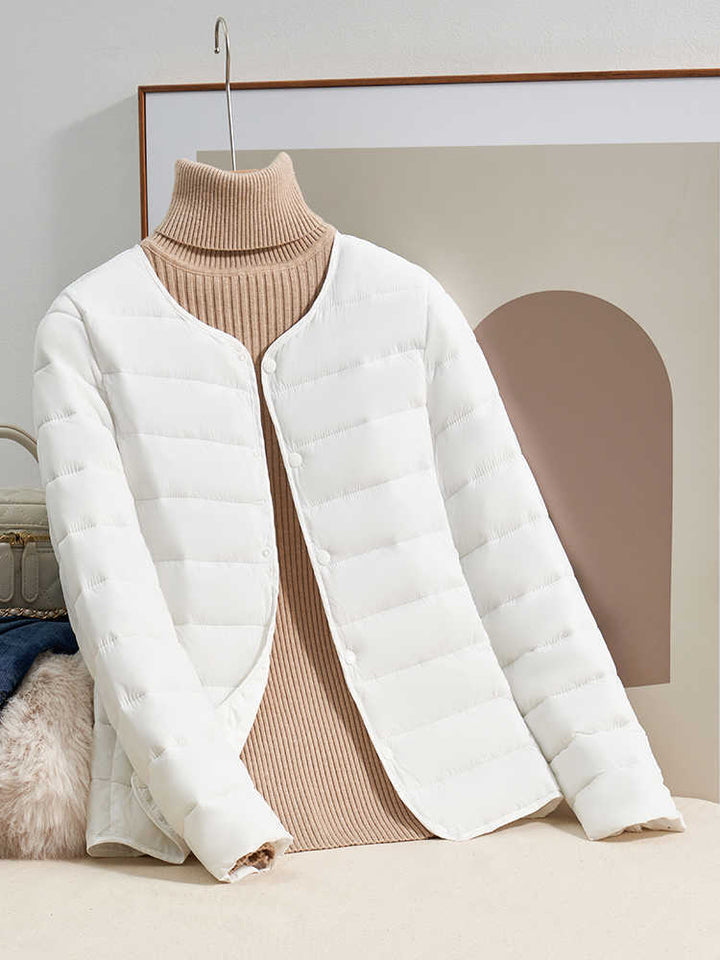 Lightweight, fitted women's quilted jacket with round neck