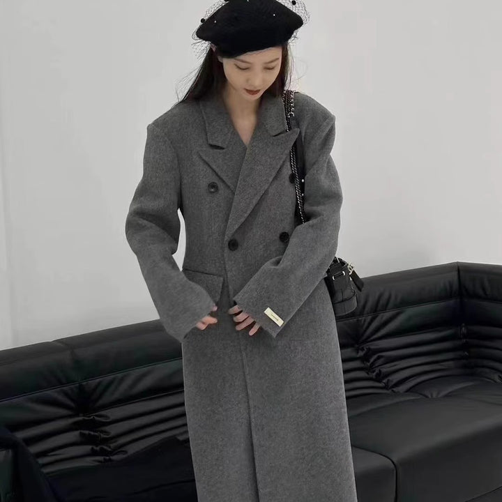 Tailored women's coat made of double-sided wool fleece