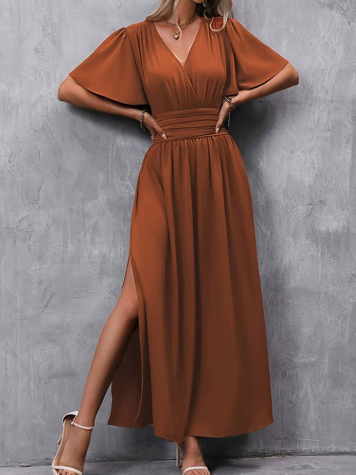 Mune Fashion - dress with ruffled collar and pleated waist
